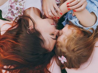 Οι πέντε γλώσσες της αγάπης που καταλαβαίνουν τα παιδιά