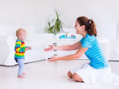 Μπουσούλημα και περπάτημα μωρού: Τι πρέπει να γνωρίζετε