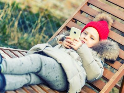 Ανήλικοι και social media: Τι έχει αλλάξει με το νέο κανονισμό