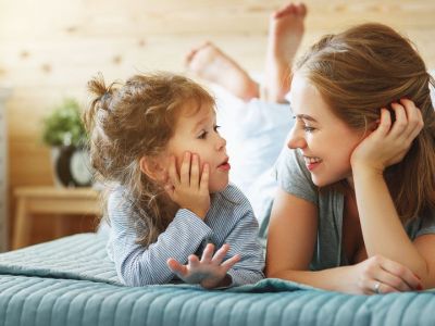 Τραυλισμός: τι είναι, ποια τα αίτια και πώς αντιμετωπίζεται;