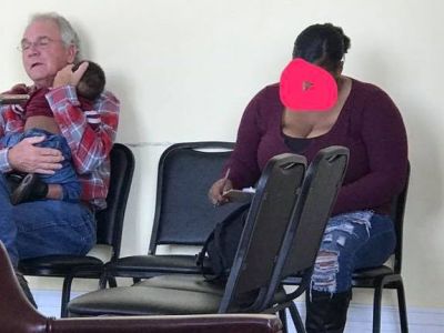 Τελικά υπάρχει ανθρωπιά γύρω μας και αυτός ο άνδρας το αποδεικνύει (pic)
