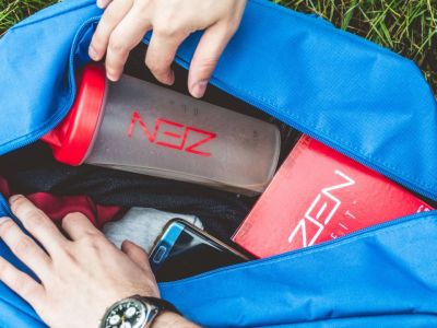 Έχεις προπόνηση;  Να τι πρέπει να έχεις οπωσδήποτε μέσα στον αθλητική τσάντα σου!