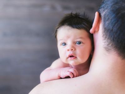 Ηλικία τεκνοποίησης ανδρών: Οι πιθανοί κίνδυνοι για το έμβρυο και τη μητέρα