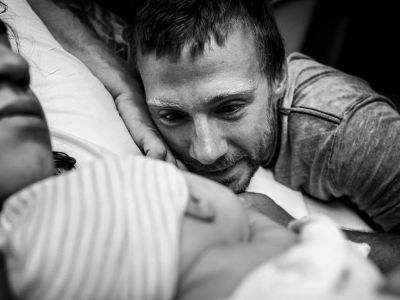 Ό,τι πιο τρυφερό θα δείτε σήμερα! Μπαμπάδες στην αίθουσα τοκετού (pics)