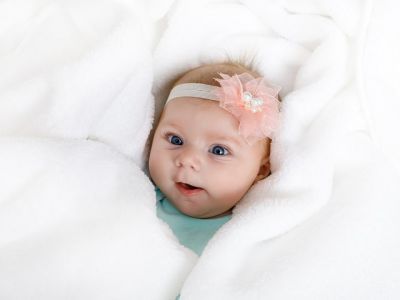 Υπέροχο βρεφικό βελούδικο κορμάκι για τις λιλιπούτειες πριγκίπισσές σας