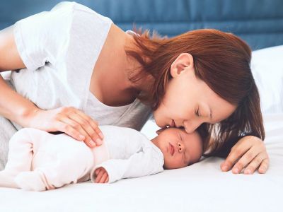 Ψάχνετε δώρο για νεογέννητο; Ιδού τι μπορείτε να πάτε δώρο στη μαμά φίλη σας που μόλις γέννησε