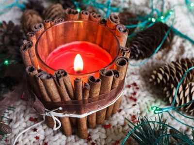 Διακοσμήστε μόνες σας κεριά με ξυλαράκια κανέλας (vid)