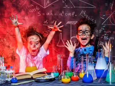 Εύκολα επιστημονικά πειράματα που μπορούν να κάνουν τα παιδιά στο σπίτι (vid)