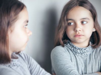 Πώς θα βοηθήσω την κόρη μου να αποδεχτεί την εξωτερική της εμφάνιση