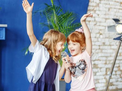 Το χριστουγεννιάτικο δώρο που θα ξετρελάνει τα κορίτσια σας ό,τι ηλικία κι αν έχουν