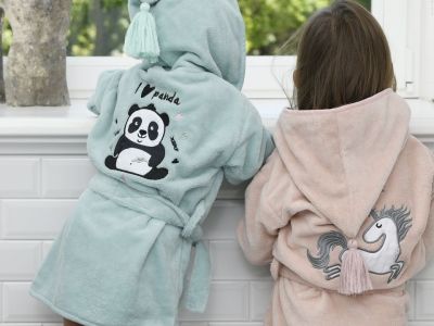 Ιδέα για χριστουγεννιάτικο δώρο: Απαλό και απορροφητικό μπουρνούζι για παιδιά 2 έως 5 ετών