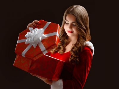 Χαρίστε στους αγαπημένους σας αυτόν τον μικρό σάκο γεμάτο δώρα