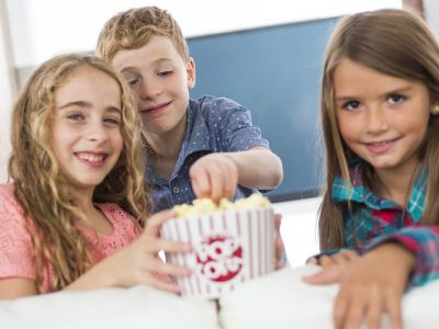 Καραμελωμένα pop corn: Γευστικό σνακ για παιδιά για τις χριστουγεννιάτικες βραδιές ταινίας