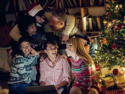 Παιχνίδια για να μην βαριούνται οι έφηβοι στο οικογενειακό τραπέζι (pics)