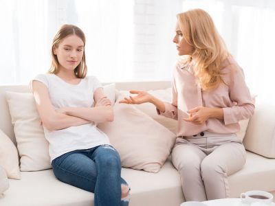 Τι να κάνετε όταν το έφηβο παιδί σας αρνείται να σας ακολουθήσει στο οικογενειακό τραπέζι