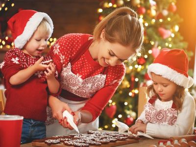 Πώς θα καταφέρω να μην φάει πολλά γλυκά το παιδί μου στις γιορτές;