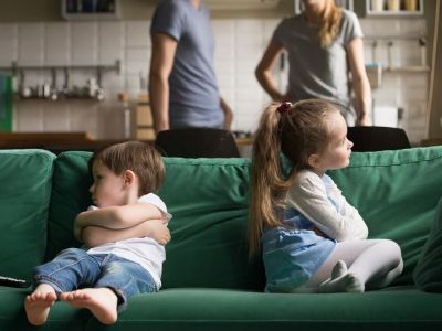 Ζήλια μεταξύ μεγαλύτερου και μικρότερου παιδιού: Πώς να την αντιμετωπίσετε