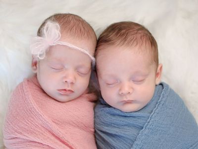 Δυσκολεύεστε να βάλετε τα δίδυμα για ύπνο; Να τι μπορείτε να κάνετε