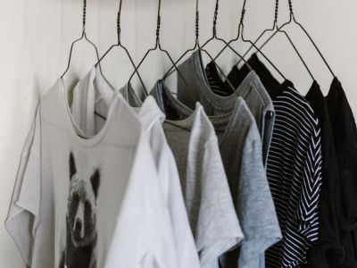 Πώς θα κάνεις ένα παλιό t-shirt να δείχνει σαν καινούργιο