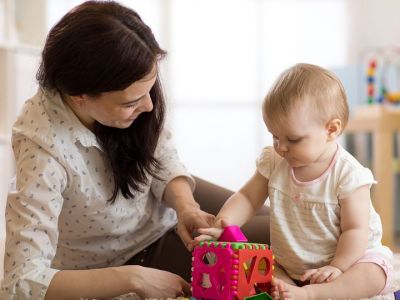 Δραστηριότητες που διασκεδάζουν και βοηθούν στην ανάπτυξη μωρών και νηπίων