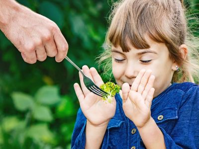 Εύκολοι τρόποι για να εντάξουμε περισσότερα φρούτα στη διατροφή των παιδιών (vid)