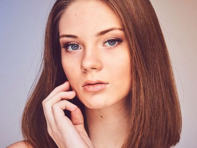 Όλα τα μυστικά που πρέπει να γνωρίζεις για να καλύψεις τα σπυράκια σου σωστά