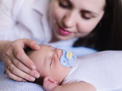 Μωρό και ύπνος: Πώς να διδάξετε στο μωρό σας να κοιμάται μόνο του