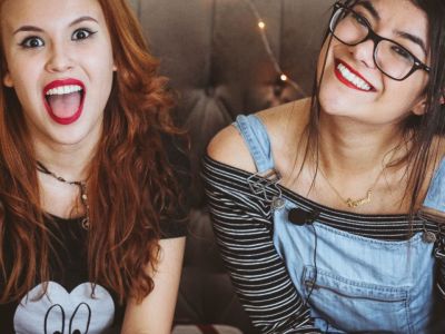 Πώς θα κάνεις το απόλυτο sleepover με τις φίλες σου