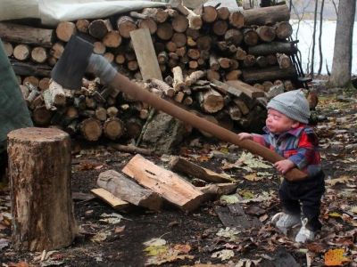 Μπαμπάς έβαλε το πρόωρο μωρό του να κάνει τρελά πράγματα και μας άφησε άφωνους (pics)