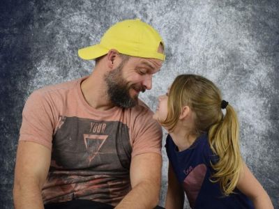 «Αυτό είναι το κορίτσι μου!»: Μπαμπάδες φωτογραφίζονται με τις κόρες τους (pics)