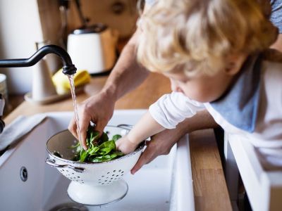 Σπανάκι: Μια super τροφή για υγιή και δυνατά παιδιά (vid)