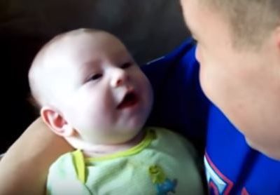 Μωρά μιμούνται τους μπαμπάδες τους και μας χαρίζουν άφθονο γέλιο (vid)