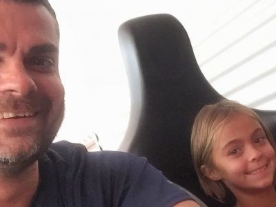 Ένας μπαμπάς διδάσκει στην κόρη του πώς να μην φοβάται να είναι ευτυχισμένη (pics)