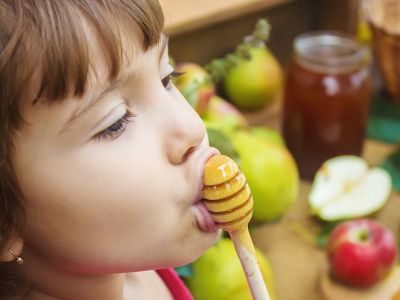 Μέλι: Τα οφέλη στη διατροφή των παιδιών μας (vid)