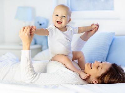 Ποιο είναι το καλύτερο παιχνίδι του μωρού; Εσείς, φυσικά! (vid)