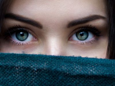 Πρέπει να κρατάς μυστικά; Πόσο καλό ή κακό κάνουν στην υγεία σου;