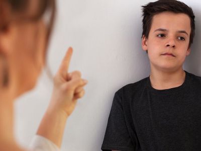 Τι να κάνετε όταν καταλάβετε πως το έφηβο παιδί σας απέκτησε κακές συνήθειες