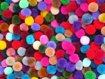 Πώς να φτιάξεις μια κουρτίνα με pom pom μέσα σε λίγα λεπτά