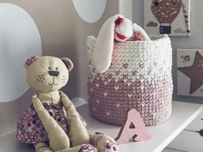 Πλέξτε διακοσμητικά και παιχνίδια για το δωμάτιο του μωρού σας (vid & pics)