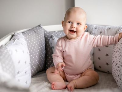 Πώς να διδάξετε στο μωρό σας να κάθεται μόνο του