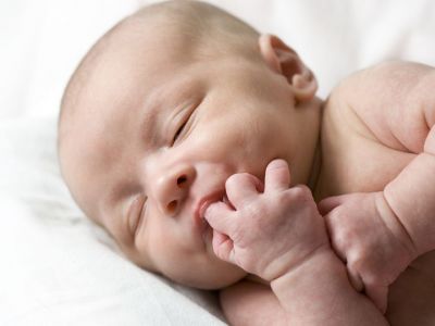 Ποια φυσικά αντανακλαστικά έχουν τα μωρά όταν γεννιούνται;