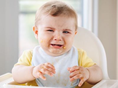 Γιατί κλαίνε τα μωρά μετά το φαγητό και πώς να το αντιμετωπίσετε