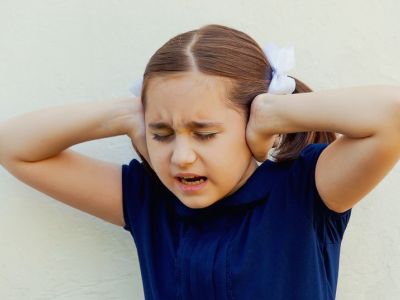 Το παιδί μου φοβάται τους δυνατούς θορύβους. Τι να κάνω;