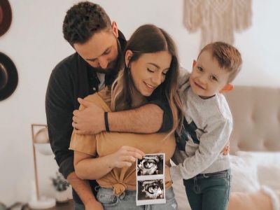 Είναι έγκυος για δεύτερη φορά και δεν μπορεί να κρύψει το πόσο χαρούμενη αισθάνεται! (pics)