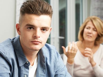 Εφηβεία: Πώς να διαχειριστείτε τις αλλαγές συμπεριφοράς του παιδιού σας