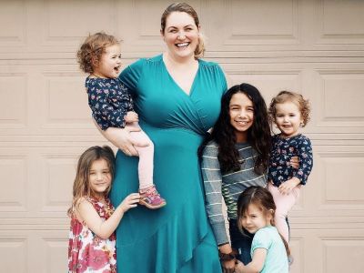 Μια μαμά μας παροτρύνει: «Πείτε στις κόρες σας να αγαπάνε το σώμα τους» (pics)