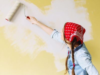 Εντυπωσιακοί και απλοί τρόποι για να βάψετε μόνοι σας τους τοίχους του σπιτιού (vid)
