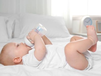 Βρεφικό γάλα σε σκόνη: Παραμένει ο ευρωπαϊκός συναγερμός για τη σαλμονέλα, τι πρέπει να προσέχουμε