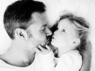 Αχ αυτός ο μπαμπάς μου: Είναι τόσο τρυφερός! – Δείτε στις φωτογραφίες πόσο (vid)