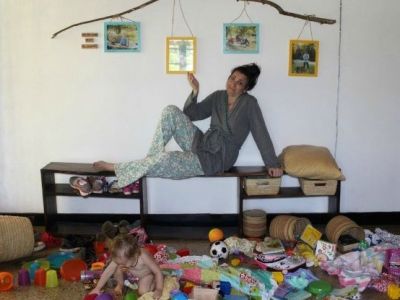 Πώς μοιάζει να είσαι έγκυος και να έχεις ένα νήπιο; Έτσι! (vid)